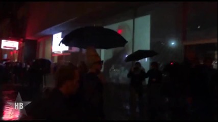 Lady Gaga покрита с парфюма си Кръв