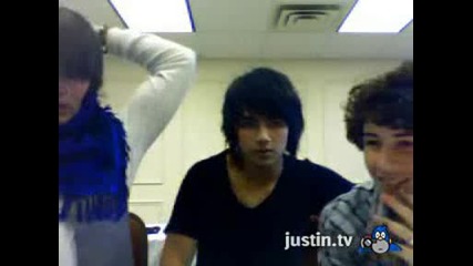 Joe Jonas Kissy Face
