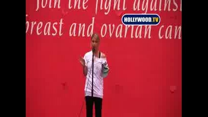Christina Applegate Speaks About Breast Cancer