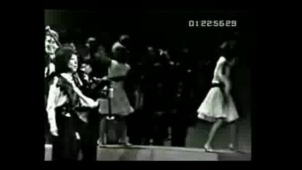 Nino Tempoapril Stevens - - I Love How You Love Me.