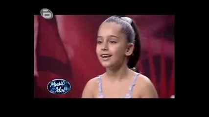 8 Годишно Момиче Разплаква Журито На Music Idol 3