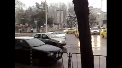 Митьо Пищова паркирал колата си на кръговото в Шумен - Смях 