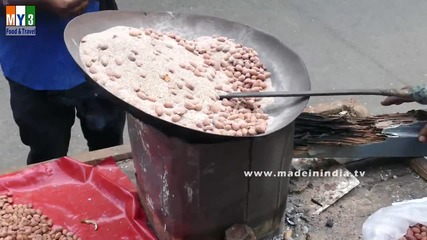 Бърза Храна на улицата .. Ground Nut Fry - Peanut Fry On Sand - Timepass Food - Mumbai