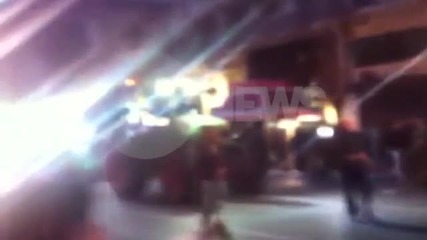 Тракторите на гръцките фермери пробиха блокадата