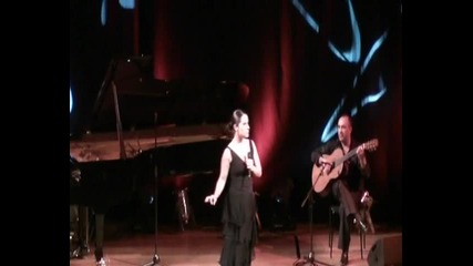 Cristina Branco singing with the audience in Vienna Concert Hall 