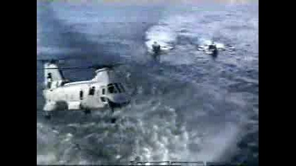 Боен Хеликоптер Се Разбива Във Водата 