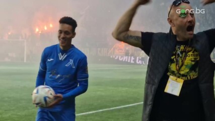 Забавен момент между Цунами и фен на Ботев