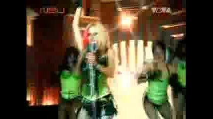 Avril Lavigne - Hot