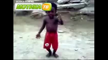 Смешен Мотика денсер