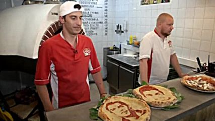 Ресторант стана хит с пици на футболисти