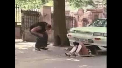 Помогни Не Гледаи