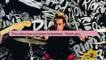 Paramore - Misery Business (official Music Video) 