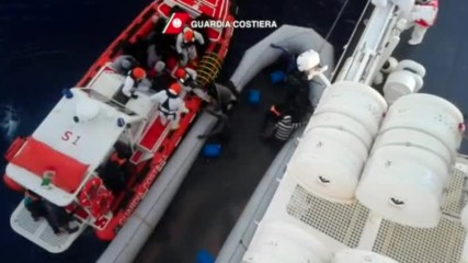 Спасиха близо 1000 мигранти от потъващи лодки