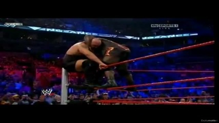 Big show и Mark Henry чупят ринга със суперплекс(2011)