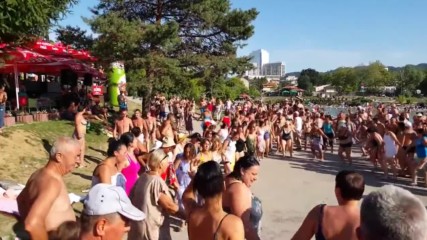 Narodno Kolo Na Panonici u Tuzli. Bikini Kolo