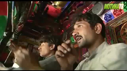Жестоко! Как в Пакистан учат децата да шофират 