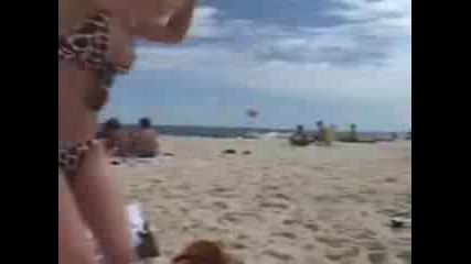 Хилари Дъф По Секси Бански На Плажа В Рио