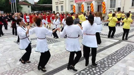 хоро край морето