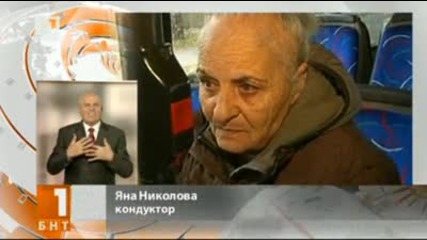 Автобус се вряза в паркирал на светофар Тир