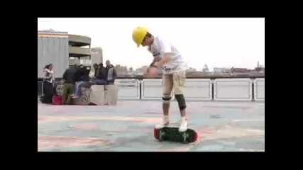 Freestyle Skateboarding In New - York City 