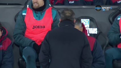 Суонси продължава да гази Каунти