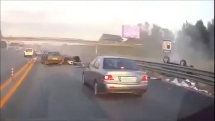 Ужасна катастрофа - пътник хвърчи във въздуха
