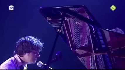 Jamie Cullum - страхотно изпълнение на пиано(перкусиостично)включително triller 