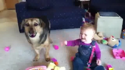 Това бебе се залива от смях .. ;д