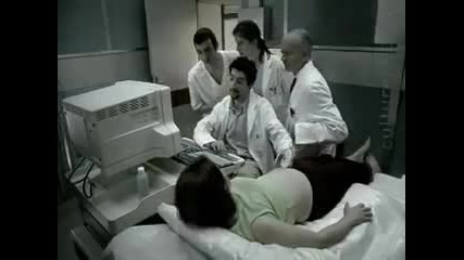 Луди лекари изкарват акъла на бременна женица 