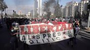 Chile: Protesters clash with police in Santiago demanding release of detainees