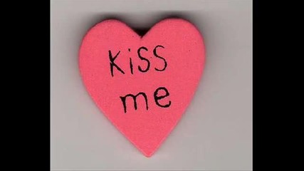 Avril Lavigne - Kiss Me Lyrics