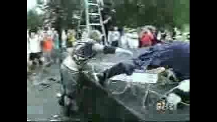 Sick Nick Mondo Прави Corkscrew Legdrop