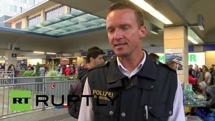 Austria: 5,000 refugees arrive at Vienna's Westbahnhof