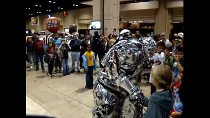 На Живо Роботът от Transformers 