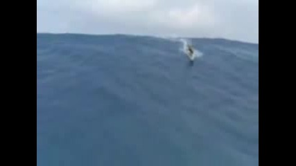 Сърфиране По Гигантска Огромна Мега Вълна