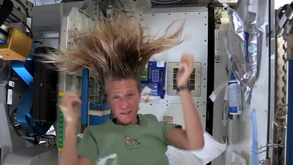Дори и астронавтите трябва да си измият косата - вижте как