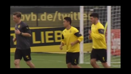 Борусия Дортмунд тренира с настроение, чака двубоя с Арсенал