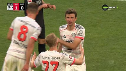Шпалир за Томас Мюлер след последния му мач за Байерн Мюнхен