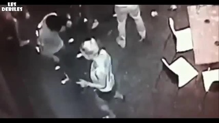 Пияна блондинка танцува върху маса(смях)