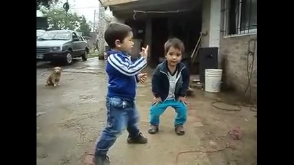 Сладки Деца Танцуват