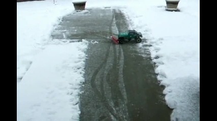 Нестандартен начин за почистване на двора от сняг! 