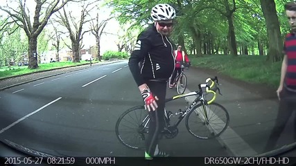 Велосипедист срещу паркирал автомобил