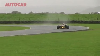 Nissan Gtr vs. formula 3 car video