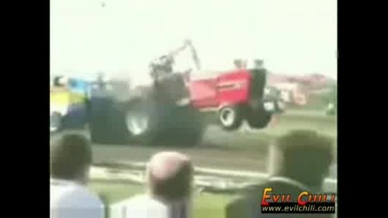 Трактор Се Разпада В Движение