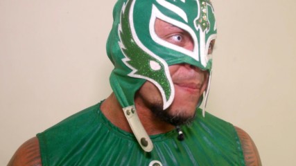 Rey Mysterio pays tribute to Saudi Arabian fans with his special ring gear: WWE.com Exclusive, April 27, 2018