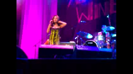 Леко пияната Amy Winehouse !!!!