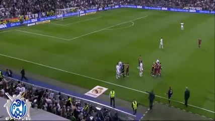 Реакцията на Pepe след като Messi удря топката във феновете