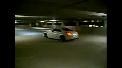 350z Прави Дрифт В Подземен Гараж...