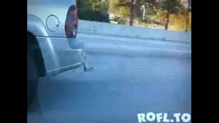 Кой ли се държи за колата