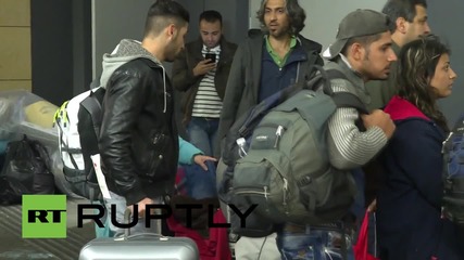 Austria: Overcrowded trains leave refugees stranded in Vienna